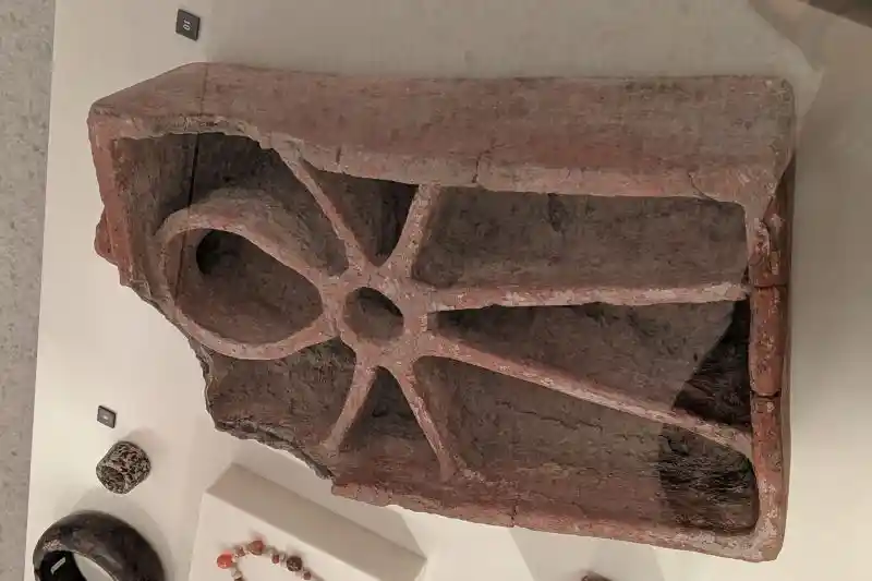 Sacrificial basins with an integrated Ankh-sign